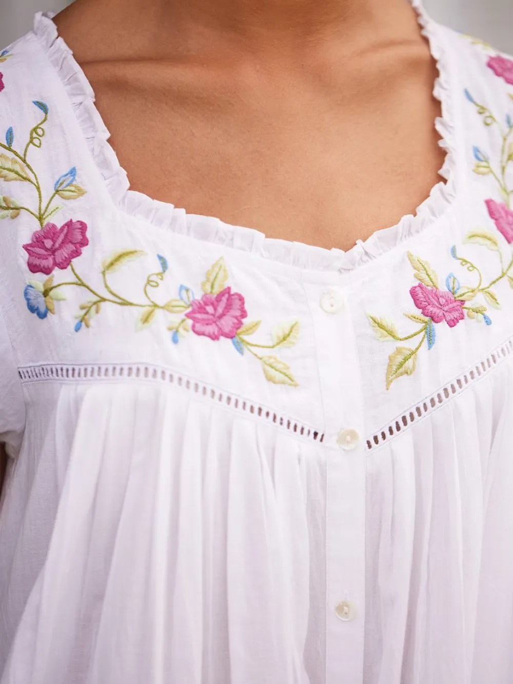 April Cornell Jardin White Nighty- Robes, Nightgowns & Dresses