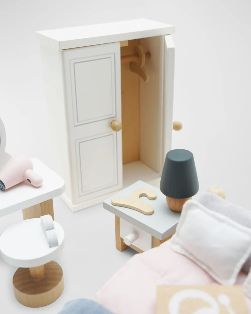 Le Toy Van Daisylane Dolls House Bedroom Set- Toys